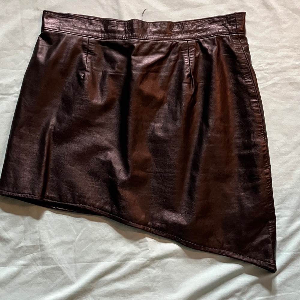 Elegant Black lined Leather Skirt